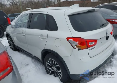 2017 Mitsubishi Outlander Sport 2.4 Se z USA, uszkodzony, nr VIN JA4AP3AW2HZ044622